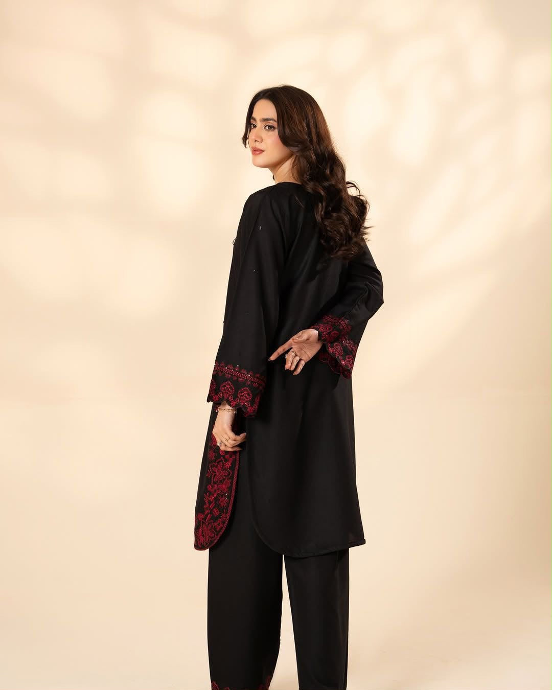 CO-ORD SET IN EMBROIDERED TOP AND PLAZZO